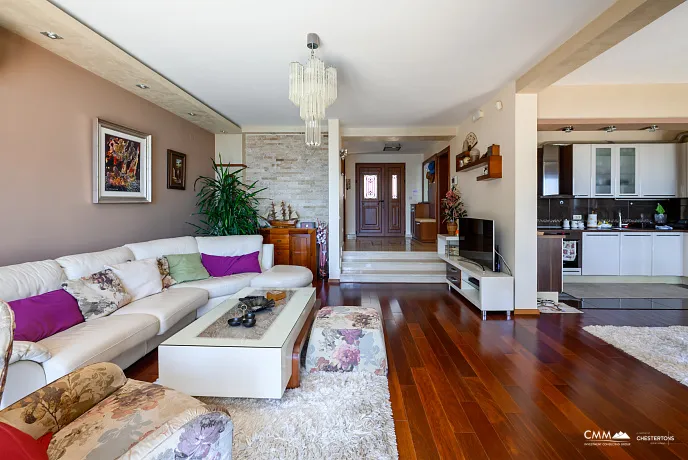 Stunning House with Sea View and Pool for Sale